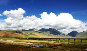 Take a train to Lhasa - The Plateau Oxygen-enriched EMU Train From Lhasa To Nyingchi Opens