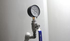 Is the gauge pressure in the nitrogen (oxygen) generator the true pressure of the gas?